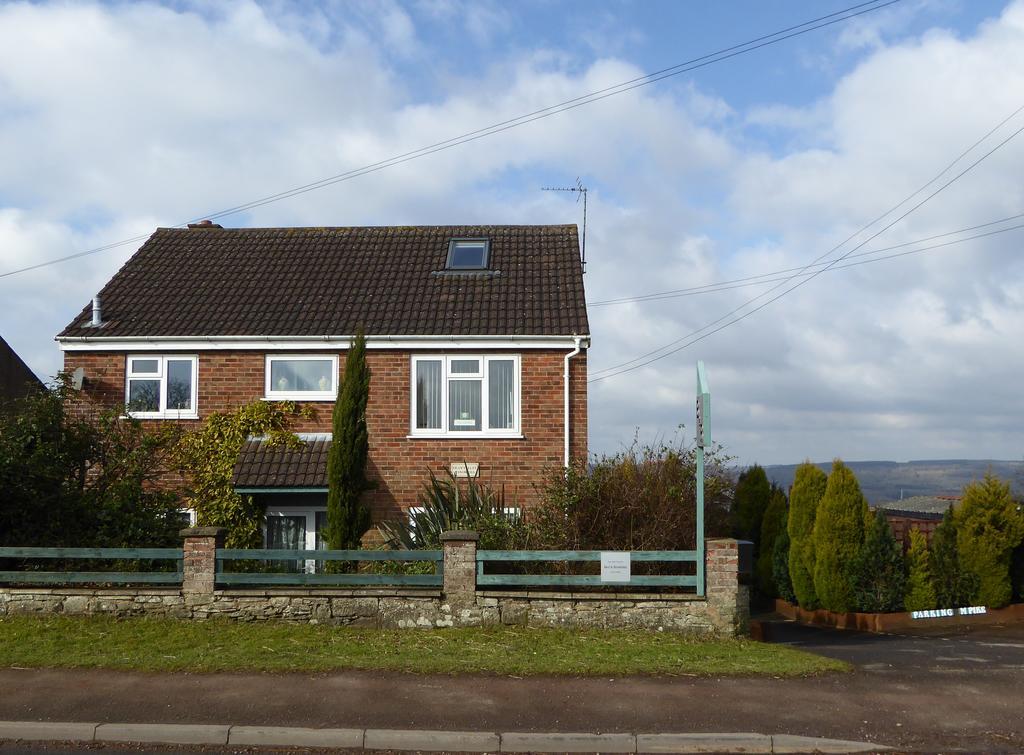 Dean Valley Panorama Bed & Breakfast Lydney Exterior photo